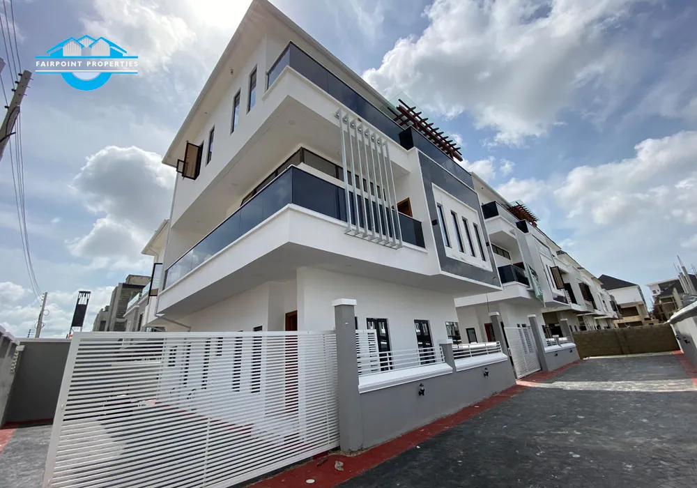 Luxury 5 Bedroom Detached duplex