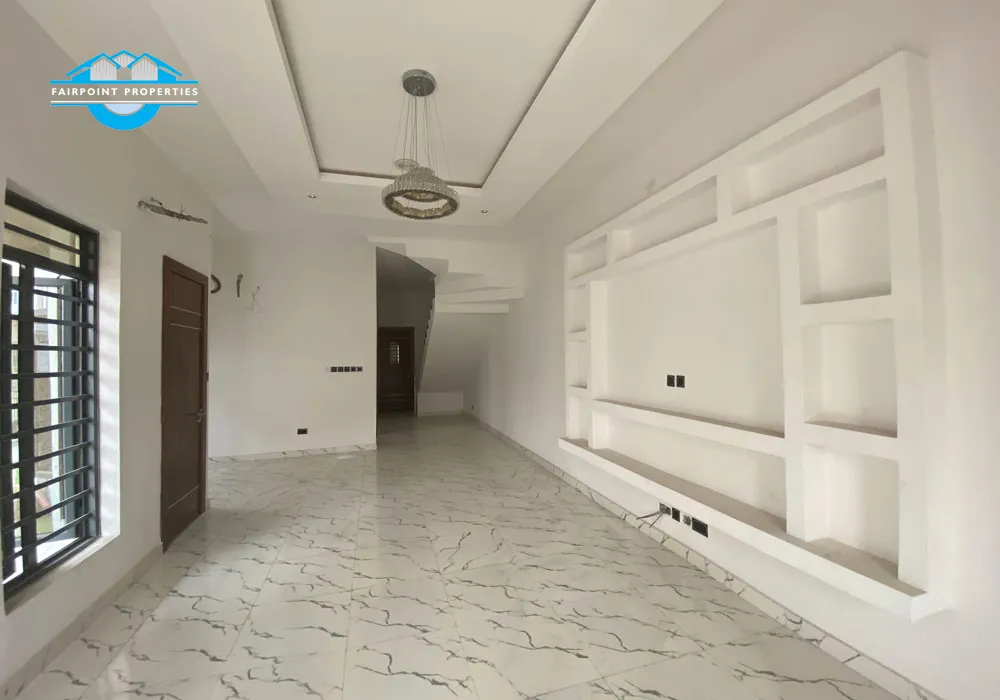 5 bedroom detached duplex