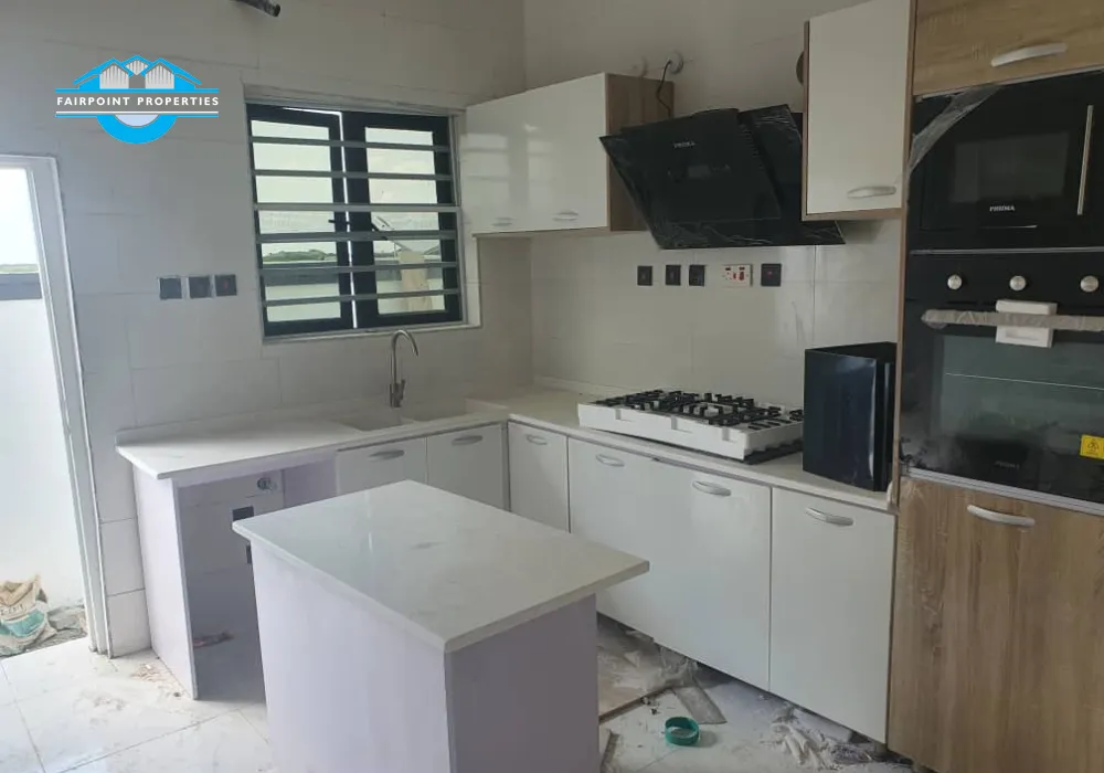 4 Bedroom Terrace