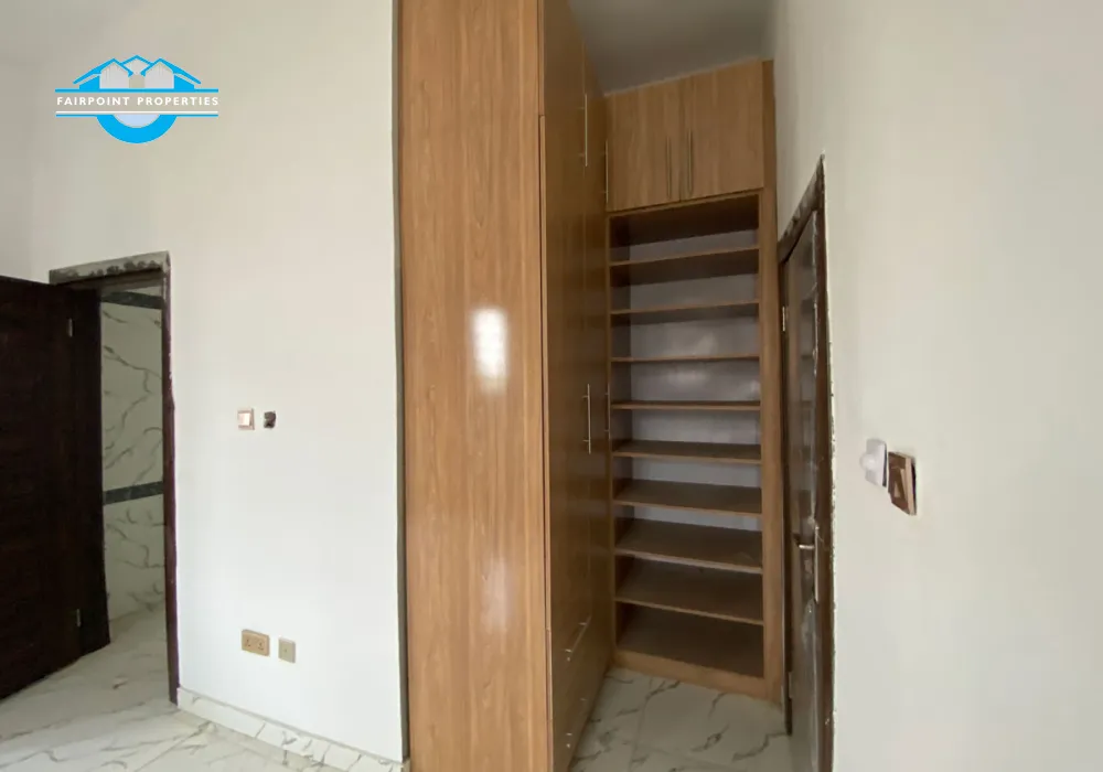 5 Bedroom Detached duplex