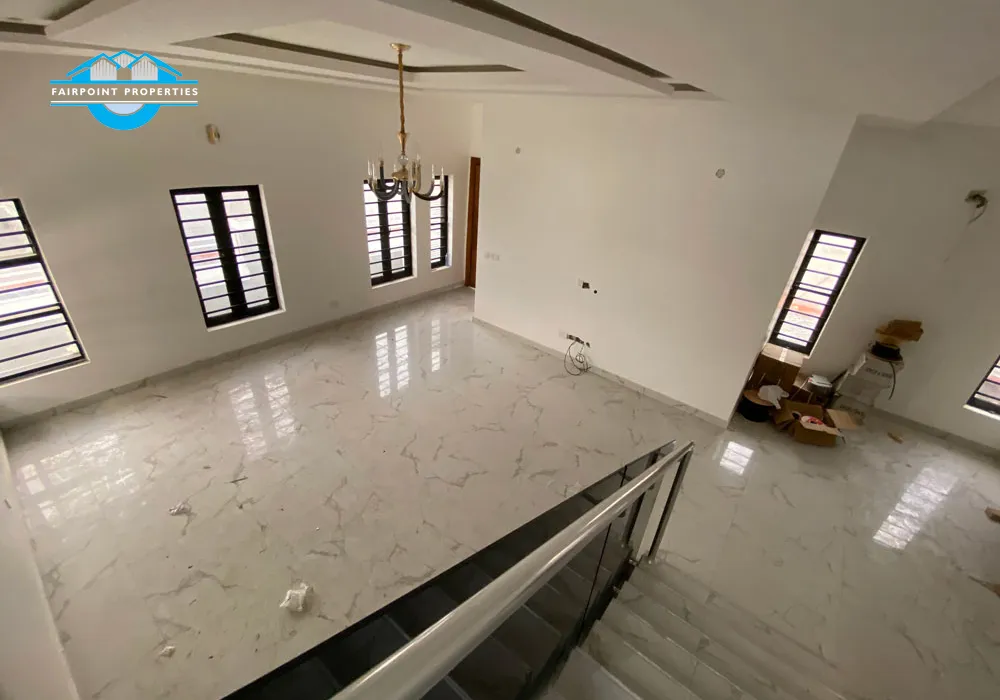 Luxury 5 Bedroom Detached duplex
