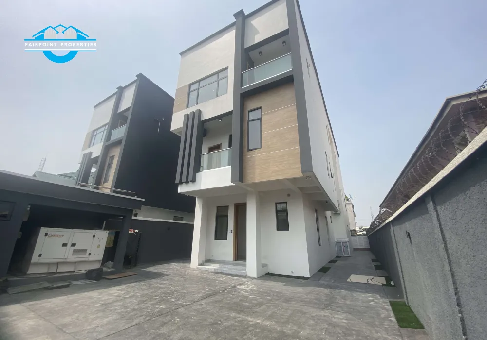 6 Bedroom Fully Detached Duplex With Bq, Swimming Pool and cinema room for sale at Lekki Phase I