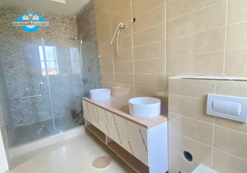 Luxury 4 Bedroom Terrace