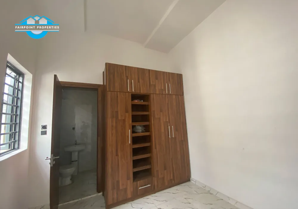 5 bedroom detached duplex