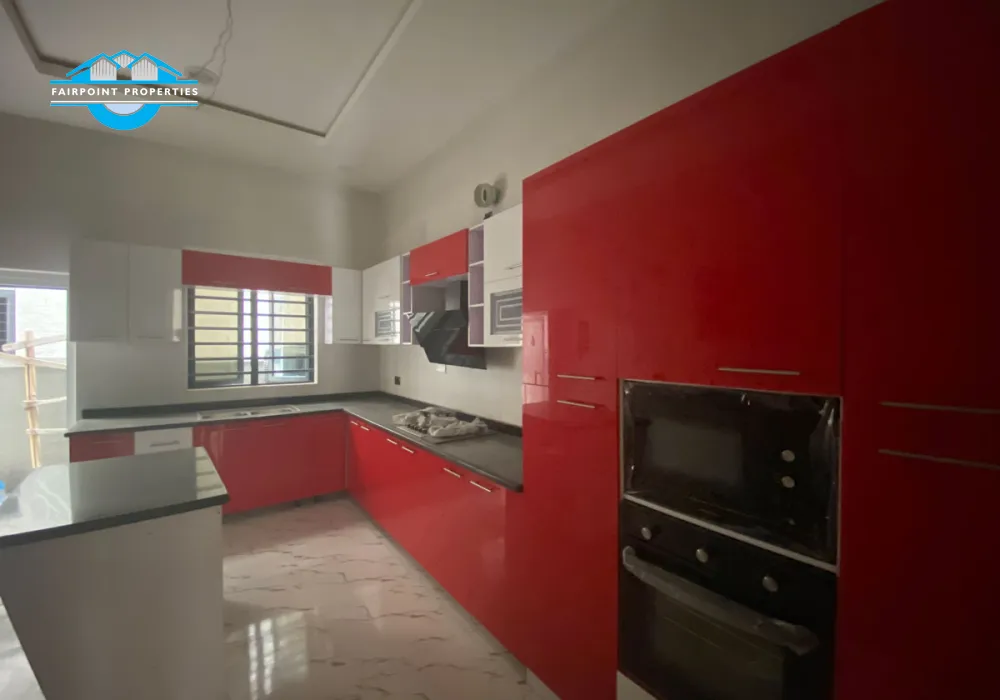 5 bedroom detached duplex