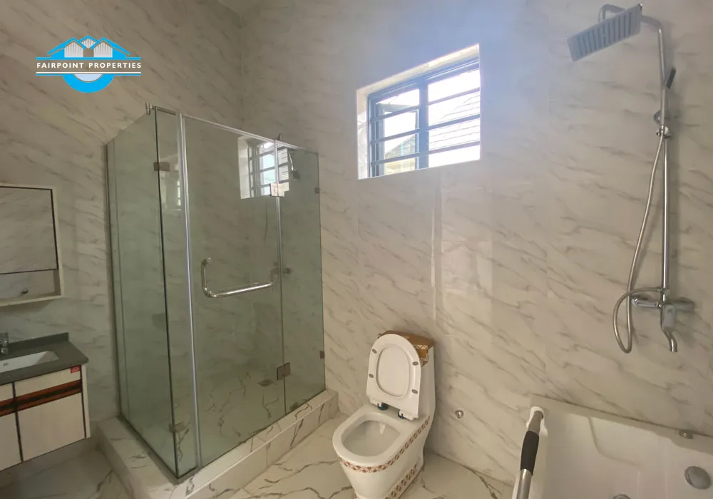 5 bedroom detached duplex