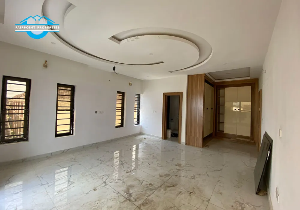 Luxury 5 Bedroom Detached duplex