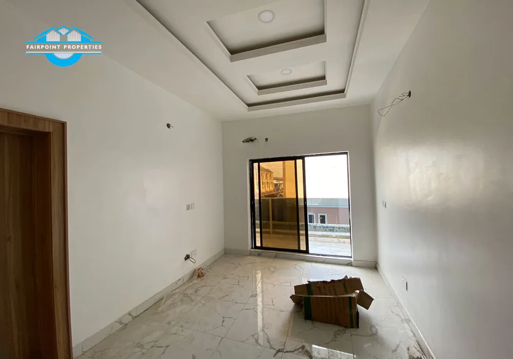 Luxury 5 Bedroom Detached duplex