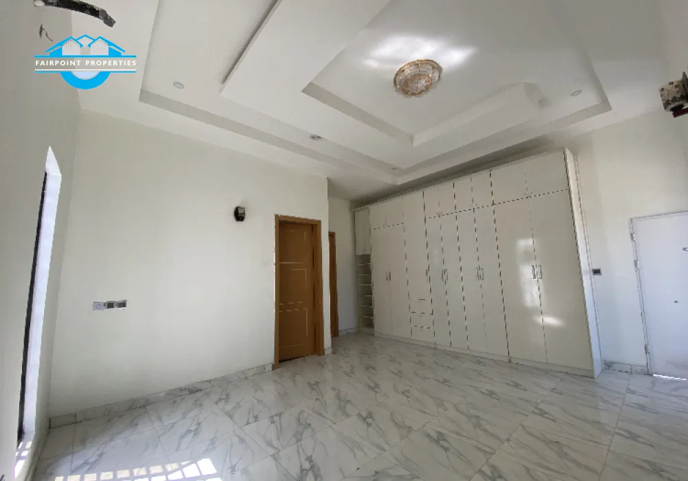 5 bedroom fully detached duplex with pool