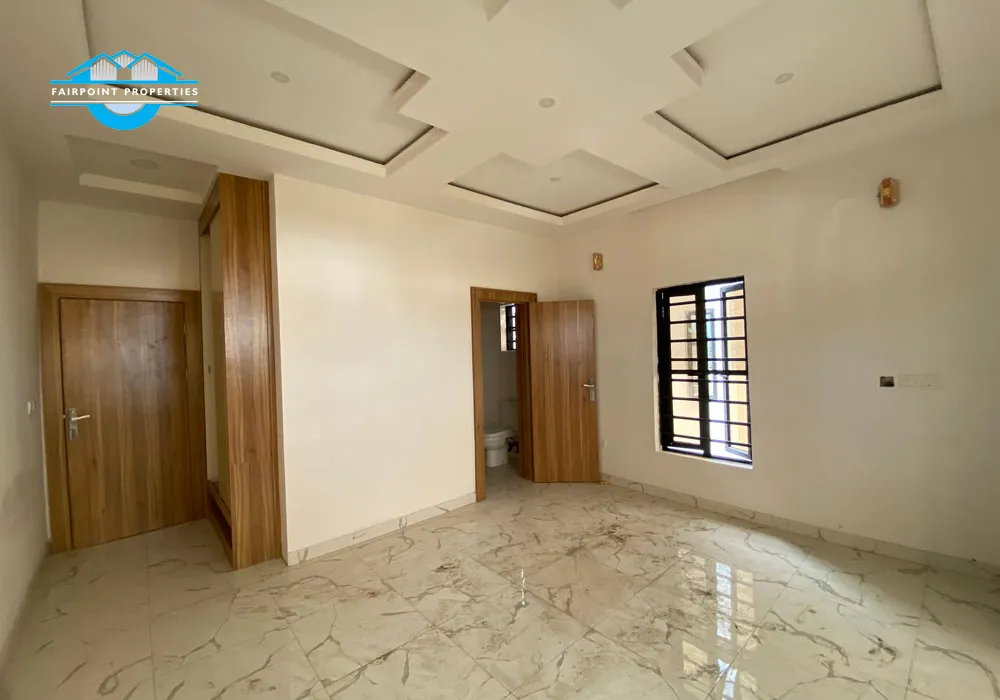 Luxury 5 Bedroom Detached duplex