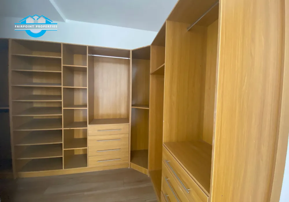 6 Bedroom Detached Duplex