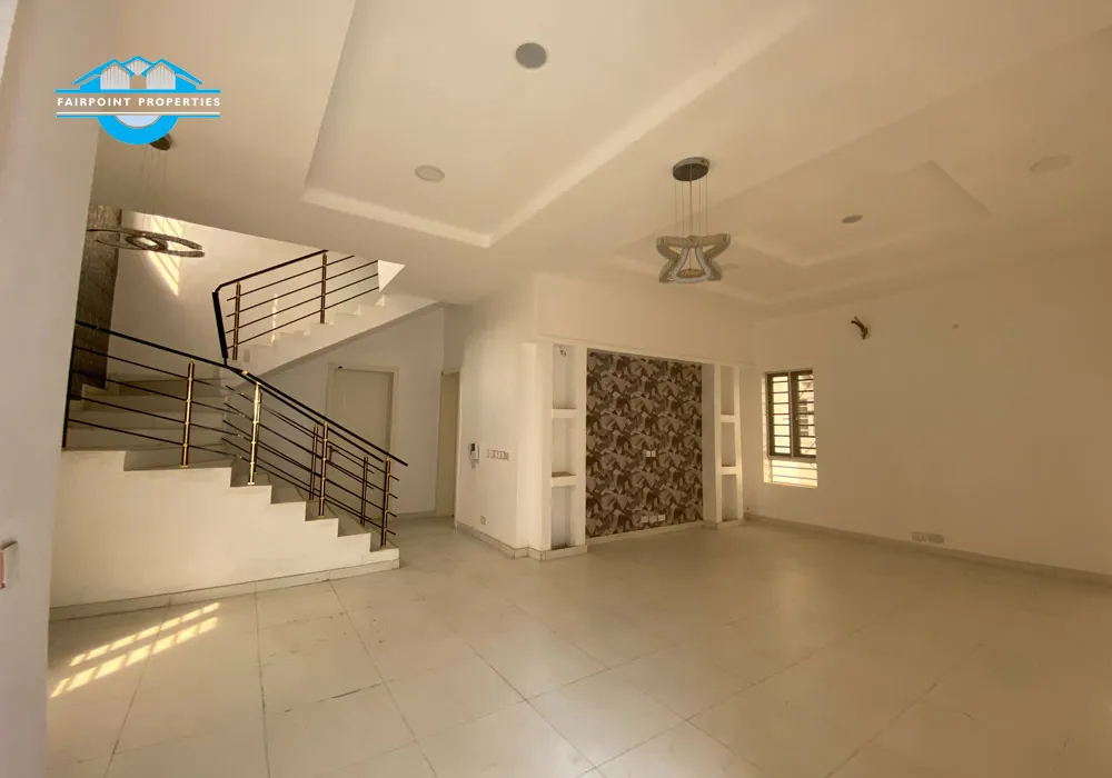 5 bedroom detached duplex