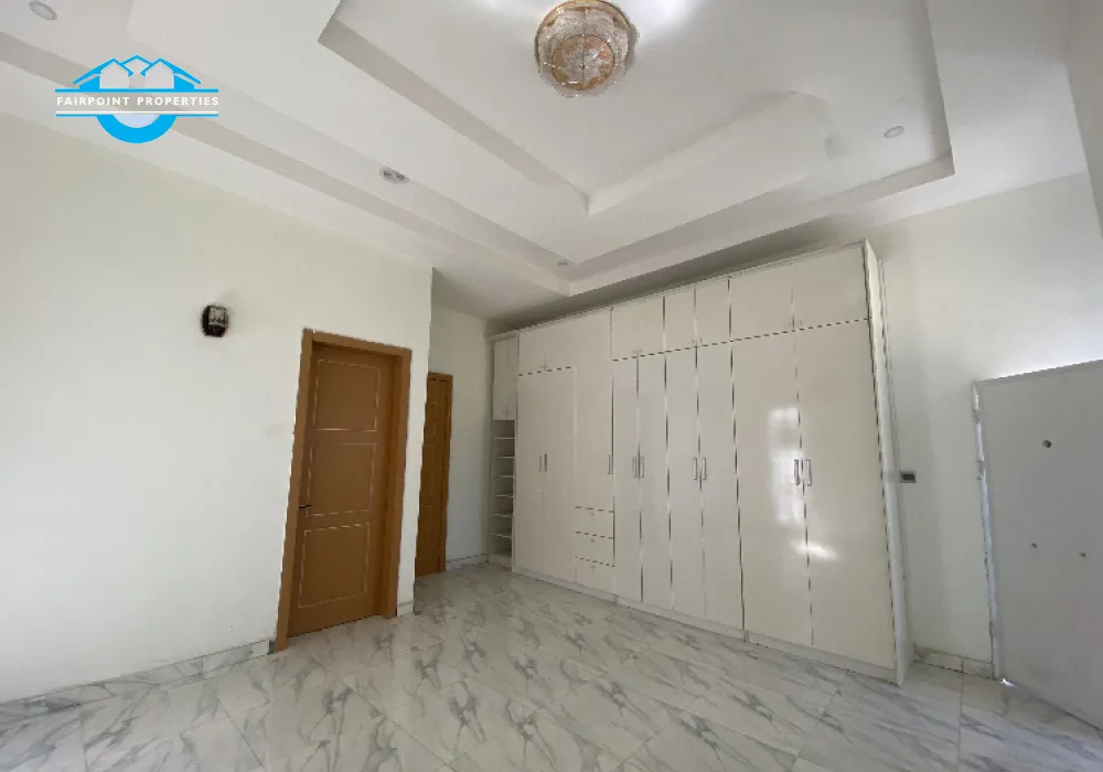 5 bedroom fully detached duplex with pool