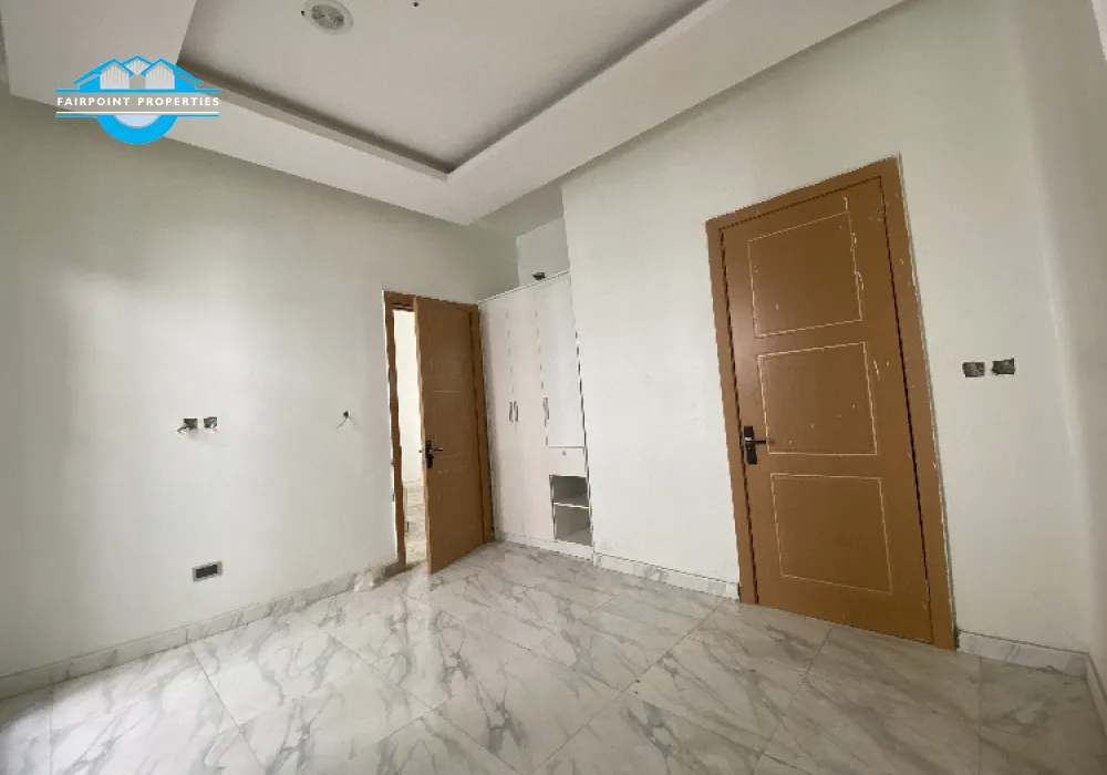 5 bedroom fully detached duplex with pool