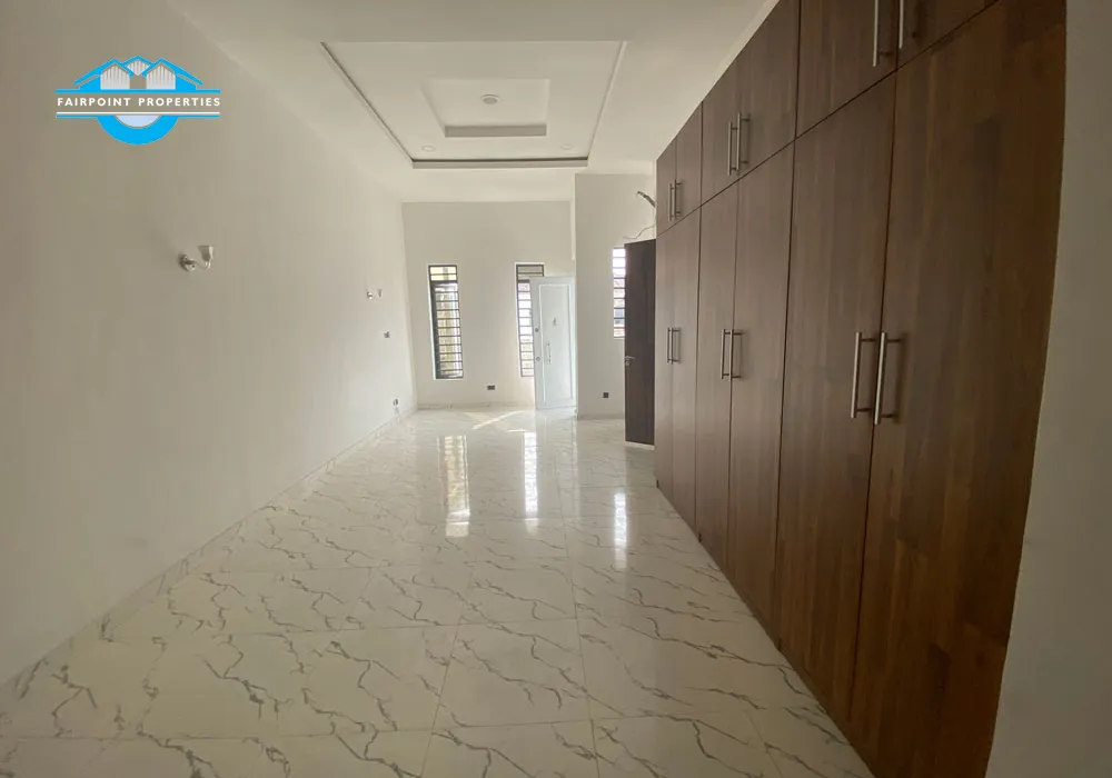 5 bedroom detached duplex