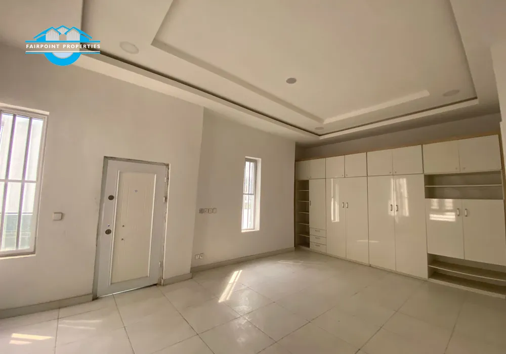 5 bedroom detached duplex