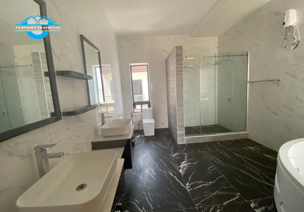 6 Bedroom Detached Duplex