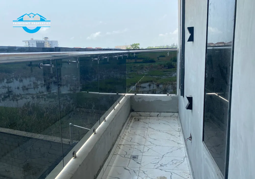 5 Bedroom Detached duplex