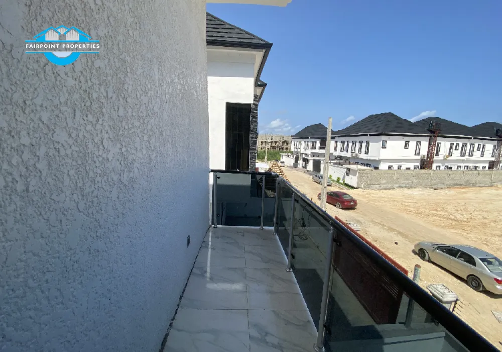 5 bedroom fully detached duplex with pool