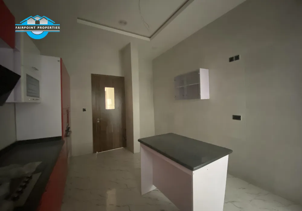 5 bedroom detached duplex