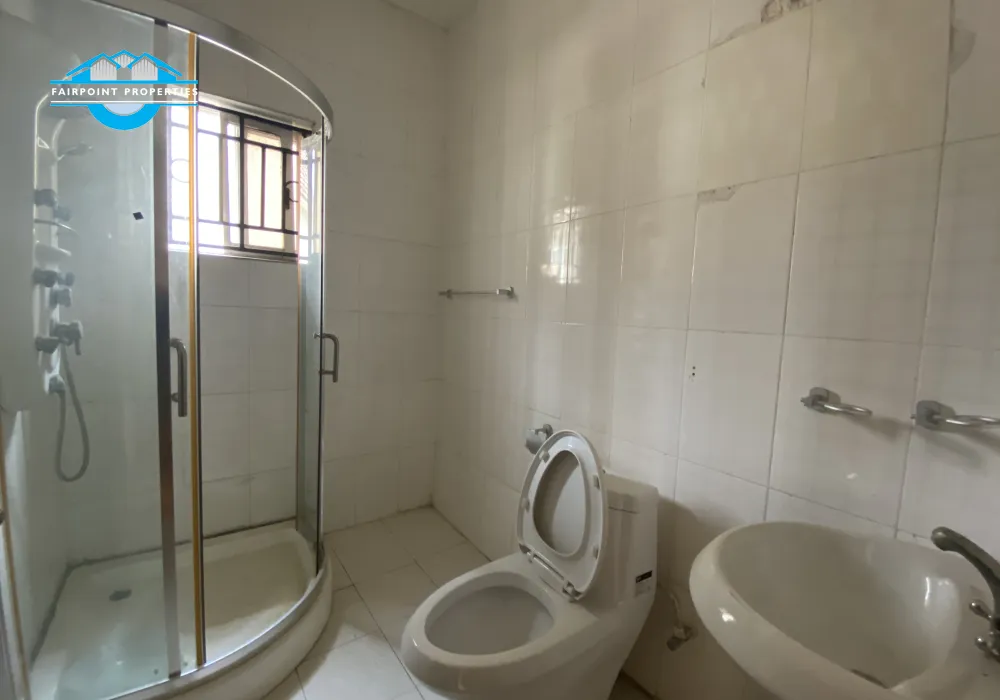 5 bedroom detached duplex