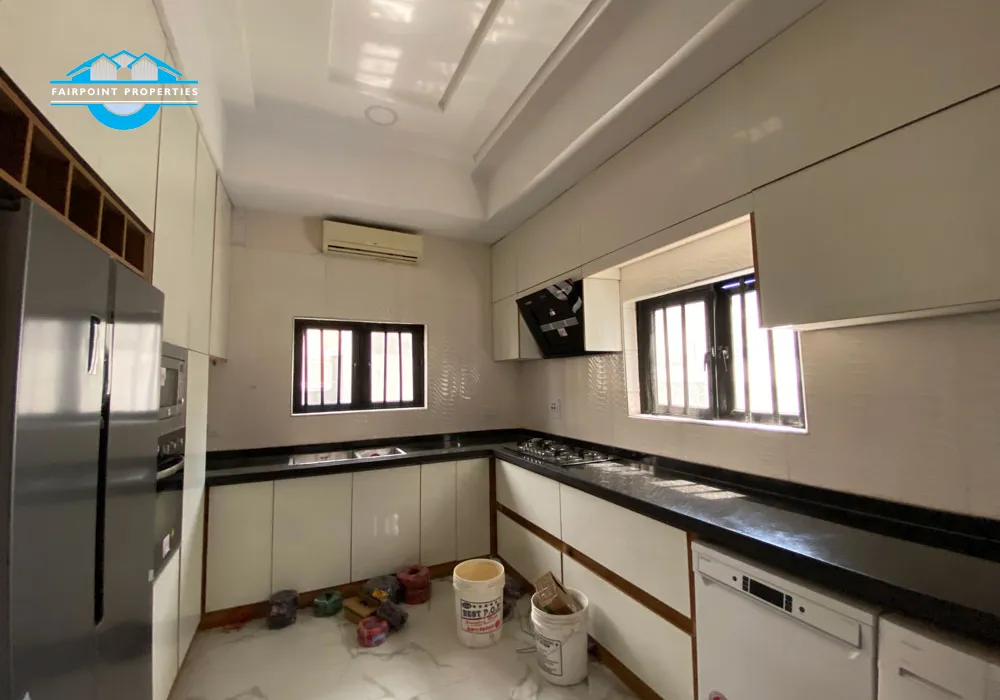 Luxury 5 Bedroom Detached duplex