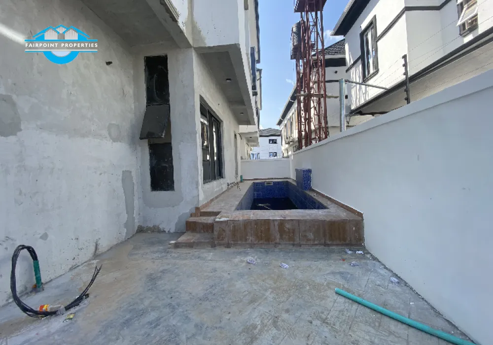 5 bedroom fully detached duplex with pool