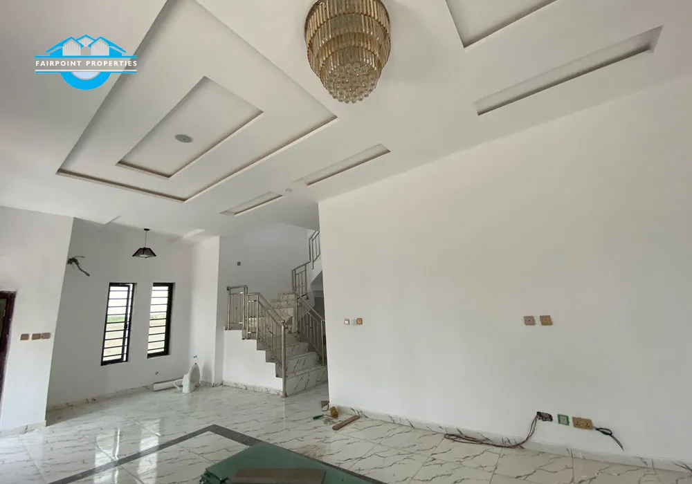 5 Bedroom Detached duplex