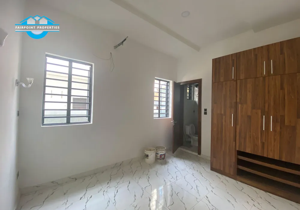 5 bedroom detached duplex