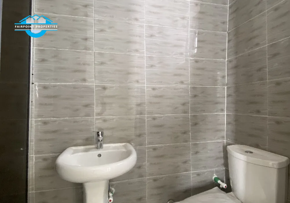 5 bedroom fully detached duplex with pool