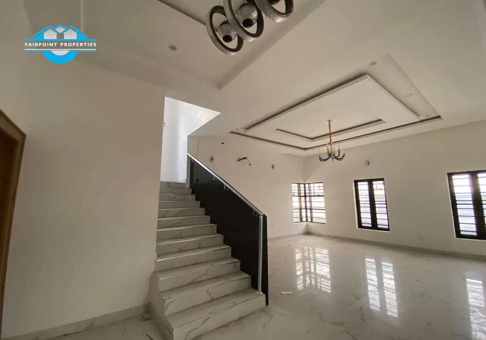 Luxury 5 Bedroom Detached duplex