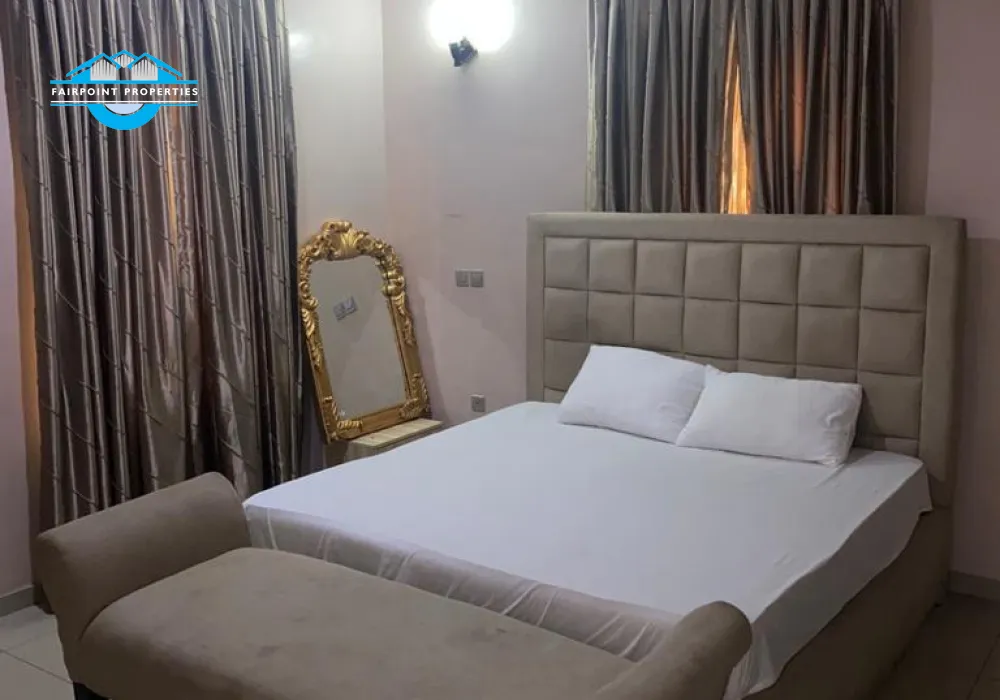 5 Bedroom shortlet Apartment