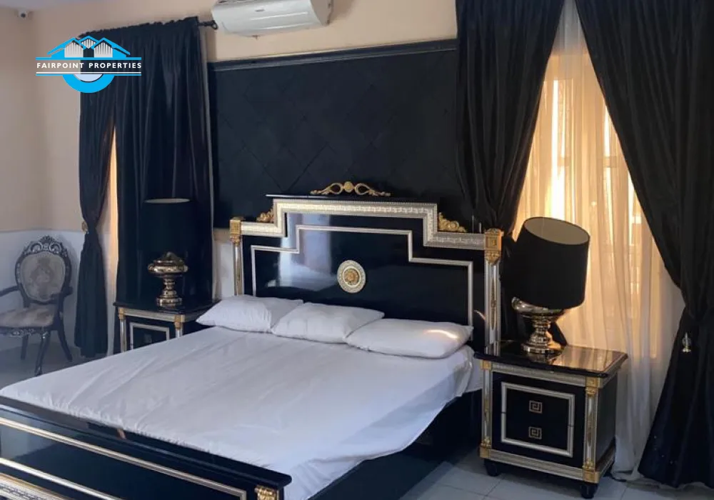 5 Bedroom shortlet Apartment