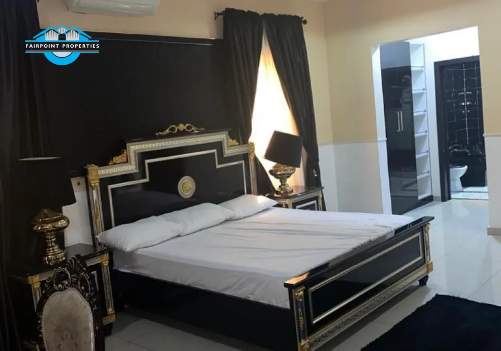 5 Bedroom shortlet Apartment