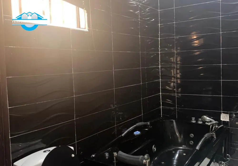 5 Bedroom shortlet Apartment