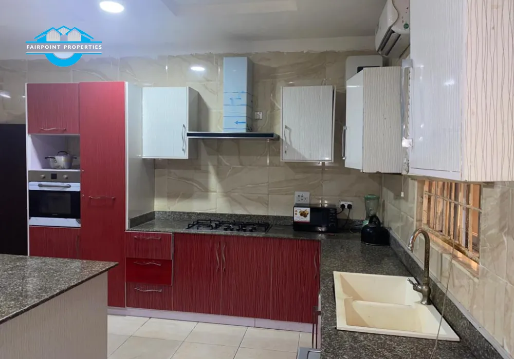 5 Bedroom shortlet Apartment