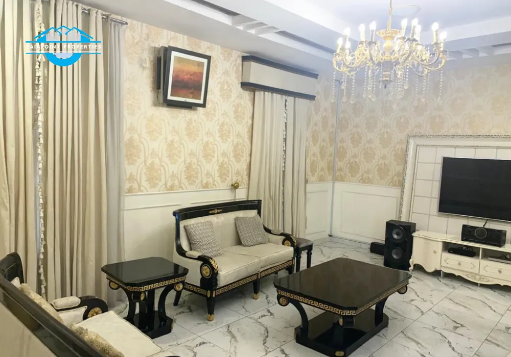 5 Bedroom shortlet Apartment