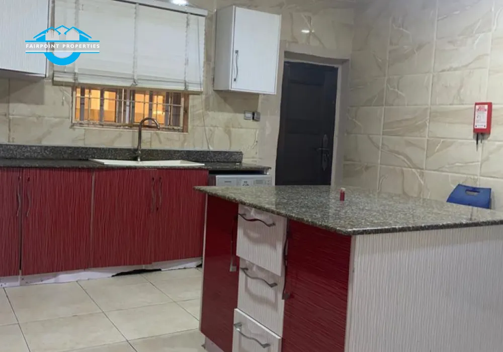 5 Bedroom shortlet Apartment