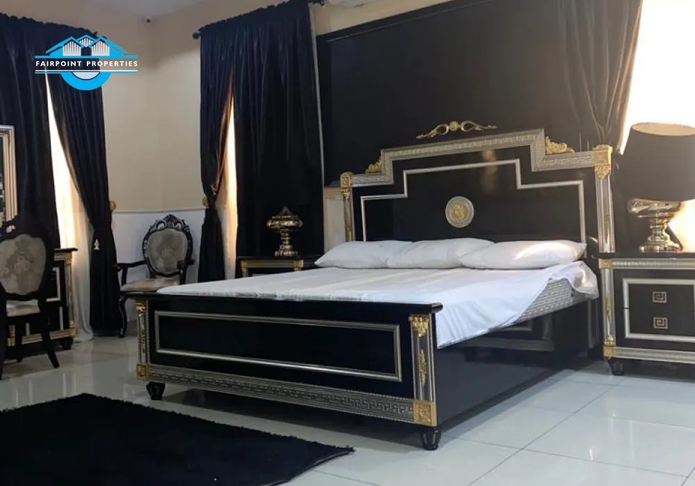 5 Bedroom shortlet Apartment