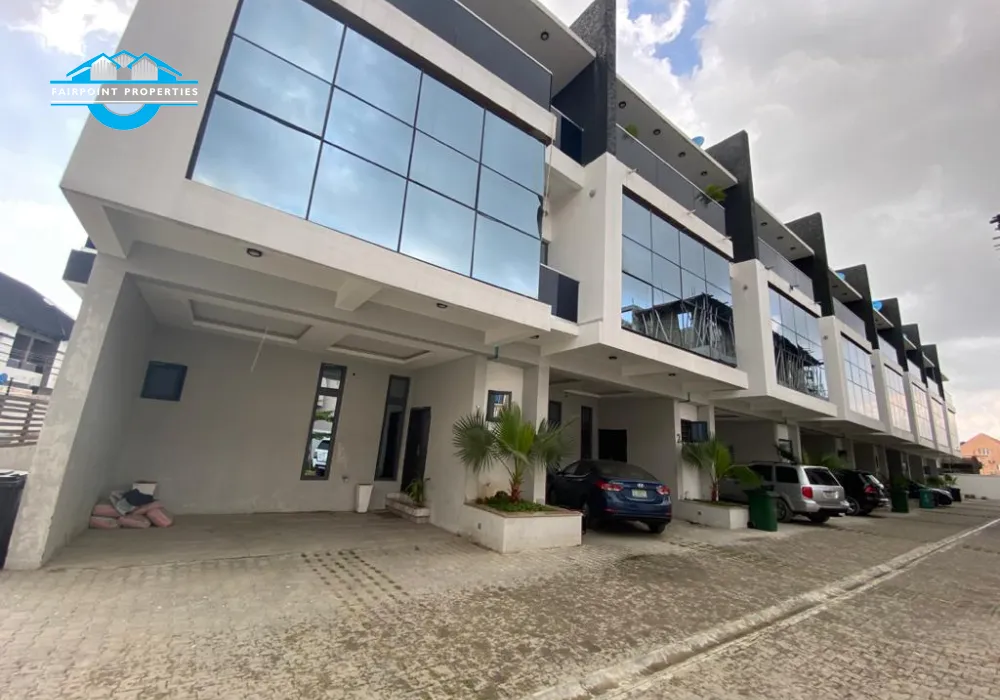 4 Bedroom detached duplex