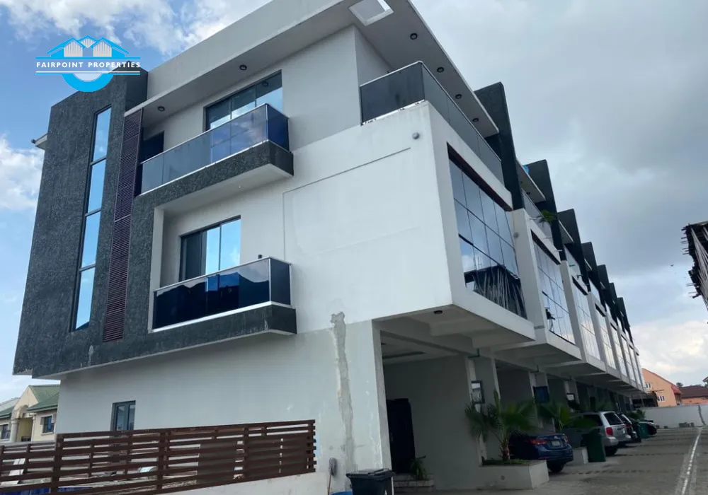 4 Bedroom detached duplex