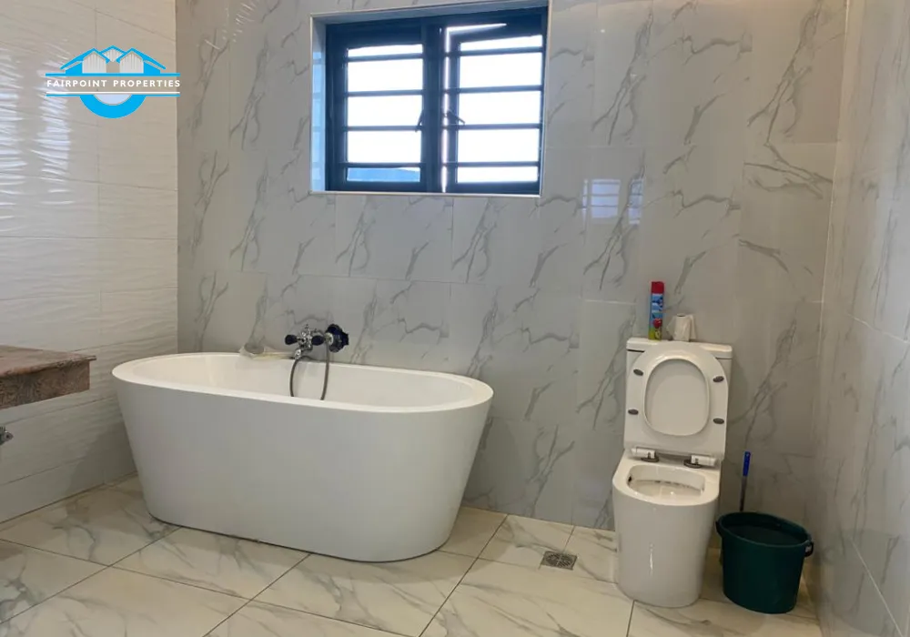 4 Bedroom detached duplex