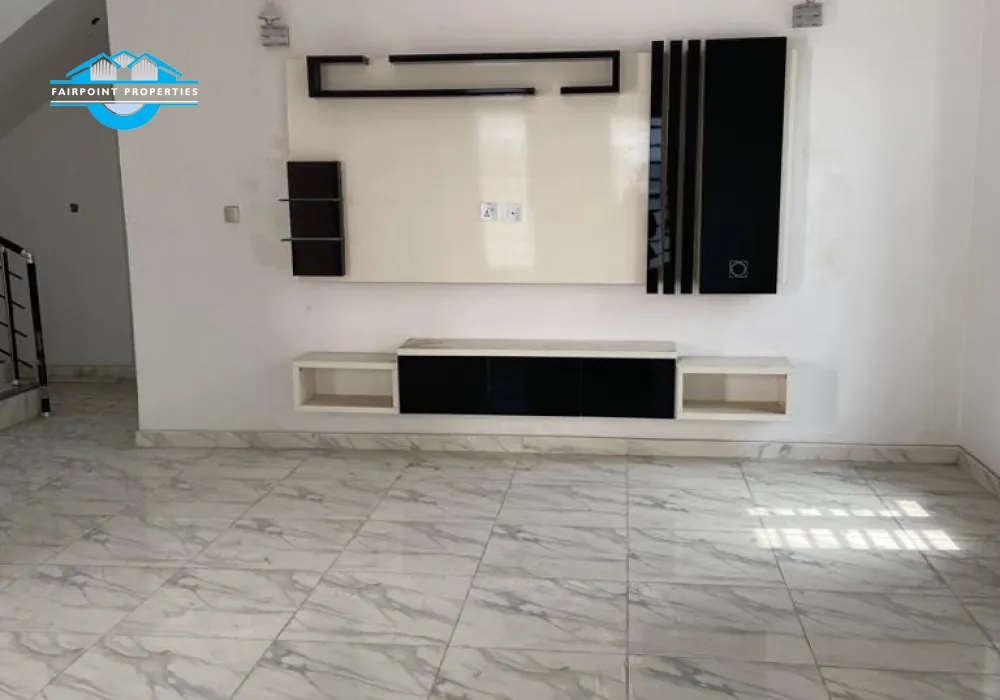 4 bedroom fully detached for sale in Osapa London