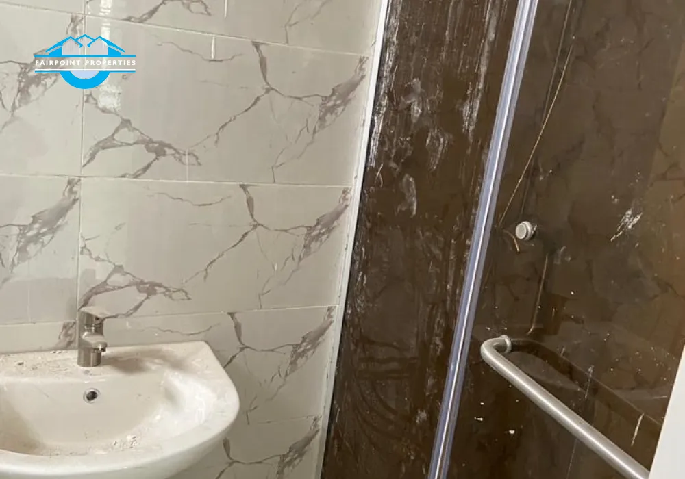 4 bedroom fully detached for sale in Osapa London