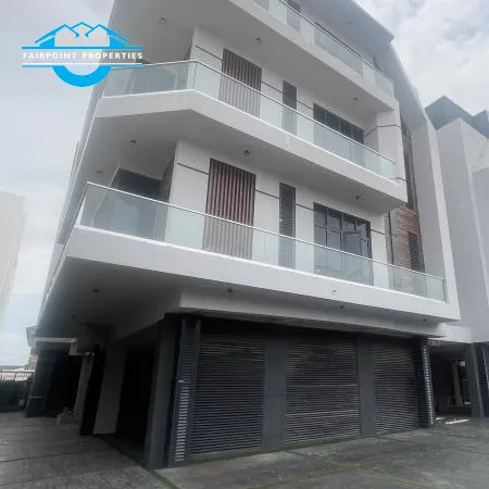 3 BEDROOM APARTMENT + ELEVATOR + SWIMMING POOL + GYM + AMPLE PARKING IN A WELL SECURED AND  CALM  ESTATE IN ONIRU - VICTORIA ISLAND  - LAGOS.