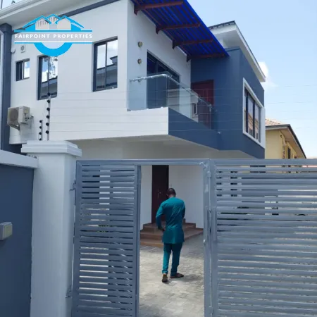 Beautiful 4 Bedroom Short-let Apartment 