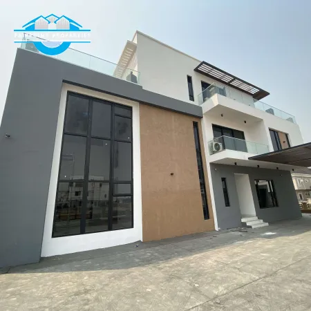 5 Bedroom Fully Detached Duplex with 2 BQ, Cinema and Swimming Pool for Sale 