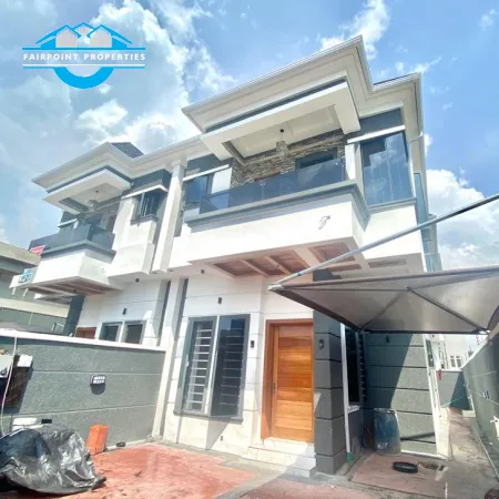 4 bedroom semi-detached duplex for sale at Jakande Lekki Lagos -85,000,000 Naira